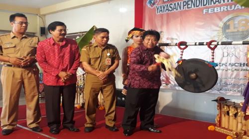 Pembukaan Olimpide Sains dan Seni SMP Harapan Nusantara